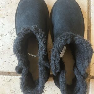 Koolaburra Black Ankle Booties Sleek Style